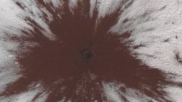 NASA’nın Yayınladığı, Patlama İzini Andıran İlginç Mars Fotoğrafı